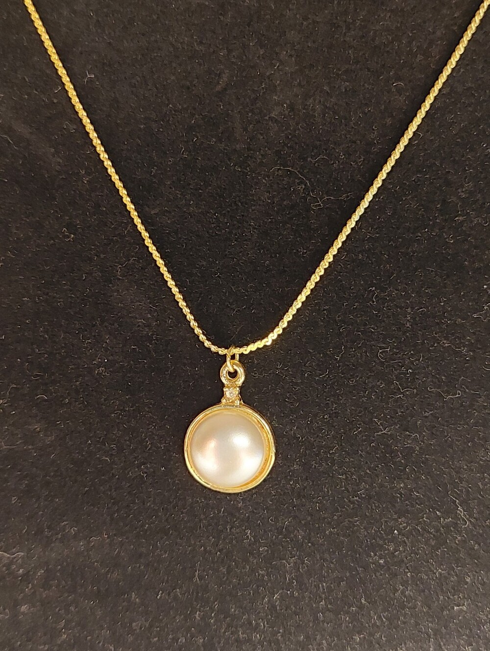 Goldtone Pearl Pendant Necklace - Classic Women’s Jewelry